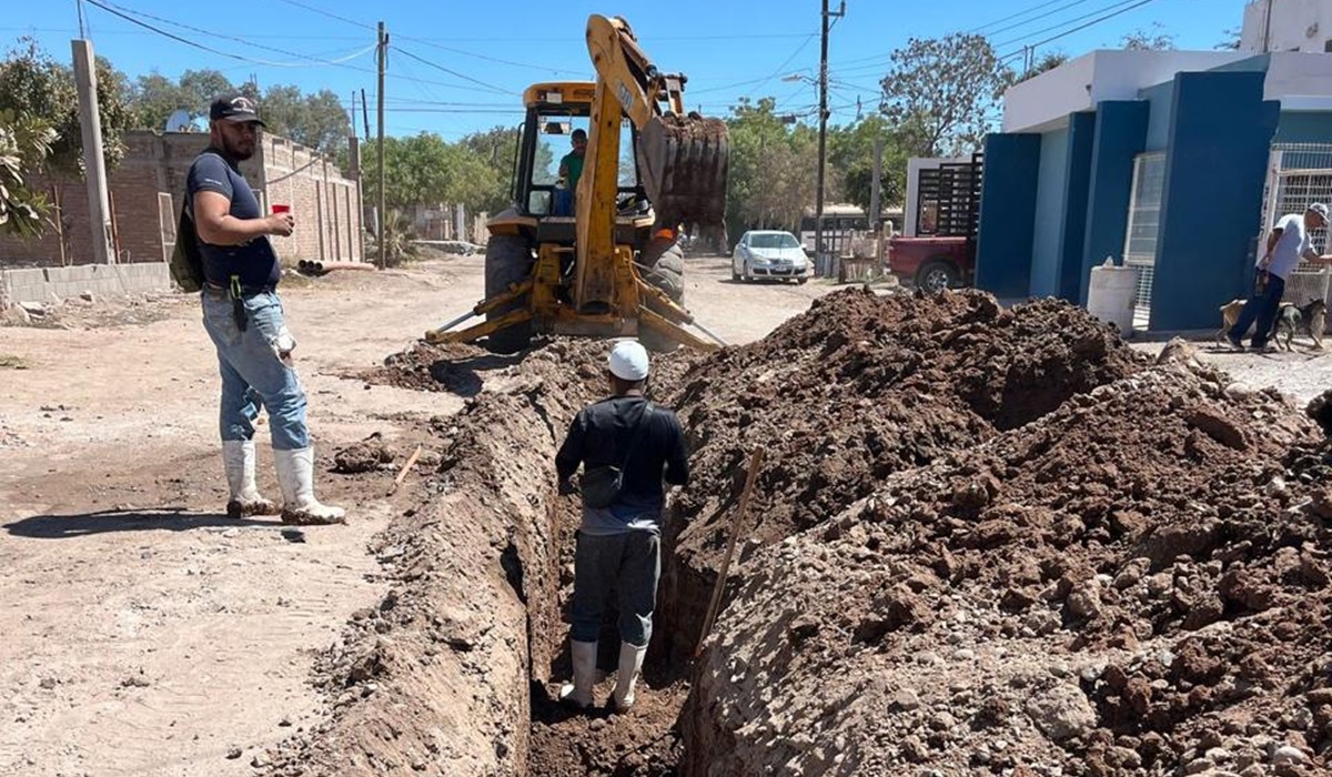 Reparan fuga de aguas negras en Juan José Ríos que afectaba zona escolar