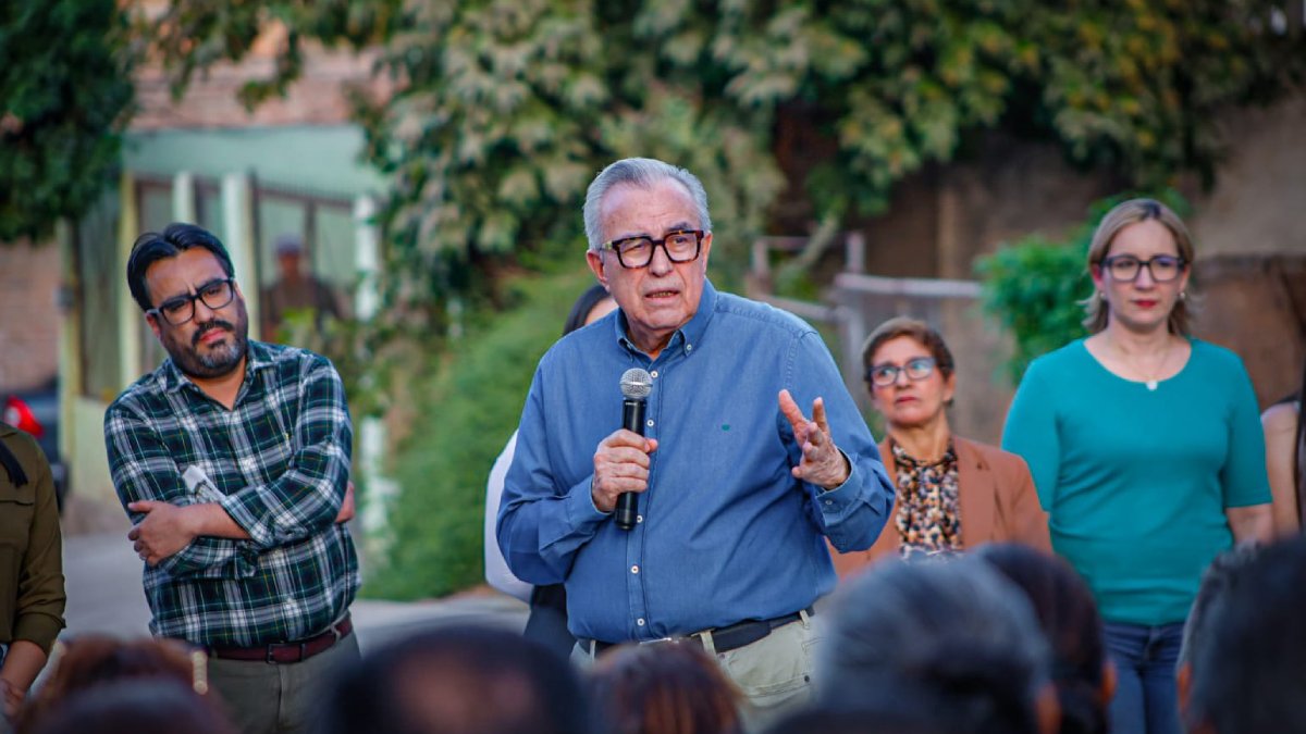 “Esta pavimentación dignificará las condiciones de vida de la ciudadanía”: Rocha Moya y Gámez Mendívil entregan calle