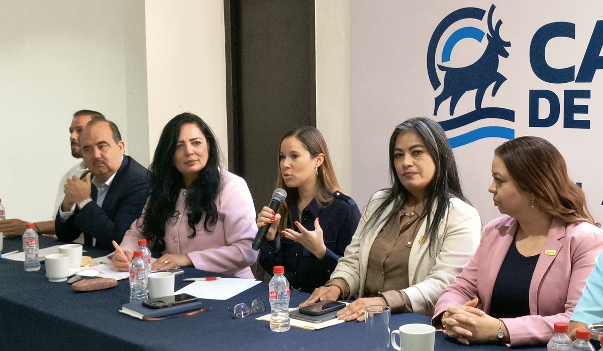 Canaco y Sectur se unen para impulsar turismo en Mazatlán con el sashimi más grande del mundo