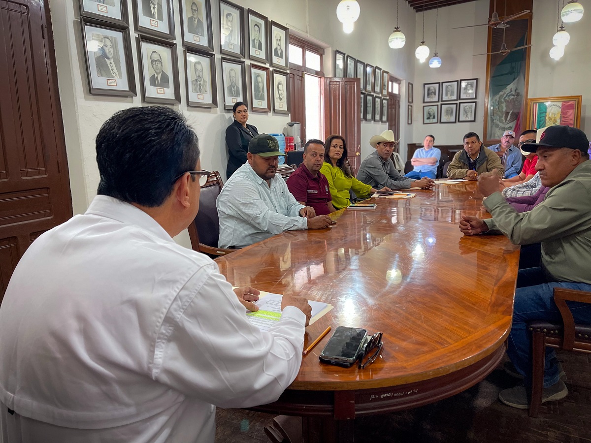 Inicia el proceso de entrega recepción en sindicaturas en El Fuerte, nuevo síndicos se empapan de asuntos pendientes