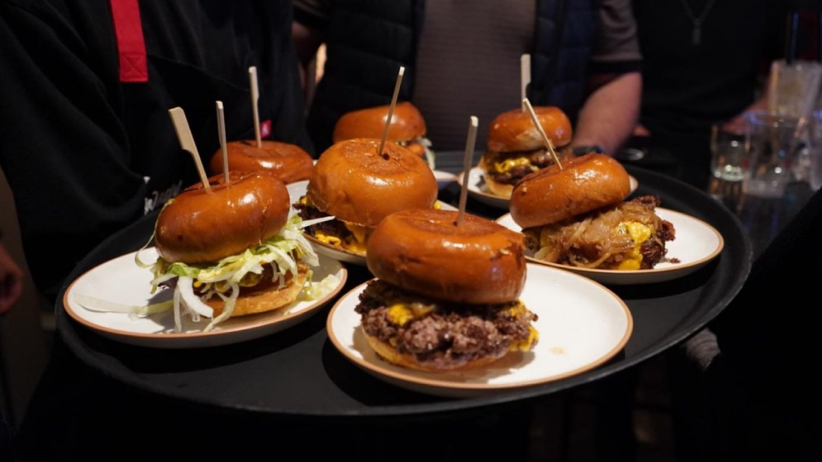 ¡Crece Grupo Arhe! Swagyu Burger abre en el corazón de Downtown San Diego, EU