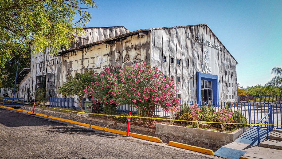 Fiscalía determinará si el incendio del teatro de la UAS fue provocado o accidente: Seguridad