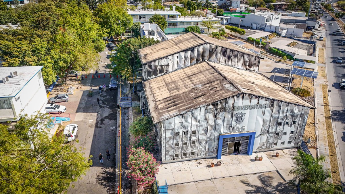 Origen del incendio en el Teatro de la UAS lo determinarán en FGE: Bomberos y PC