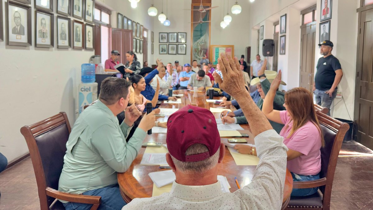 Toman protesta a nuevos síndicos municipales de El Fuerte