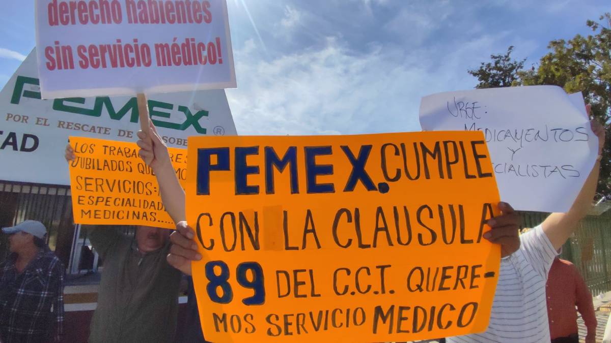 ‘Exigimos servicios médicos’; se manifiestan extrabajadores y activos de Pemex en Topolobampo