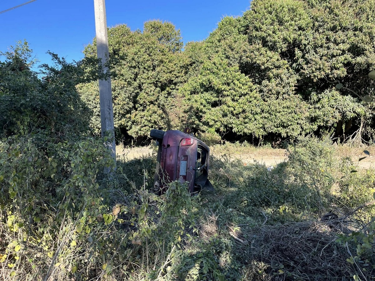 Un joven resulta lesionado en aparatosa volcadura en Villa Unión