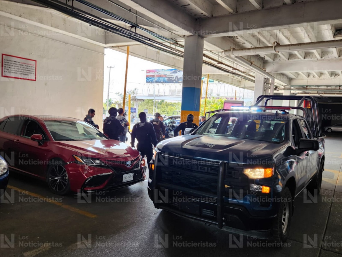 A punta de balazos intentan despojar un vehículo en el estacionamiento de la plaza Galerías San Miguel de Culiacán