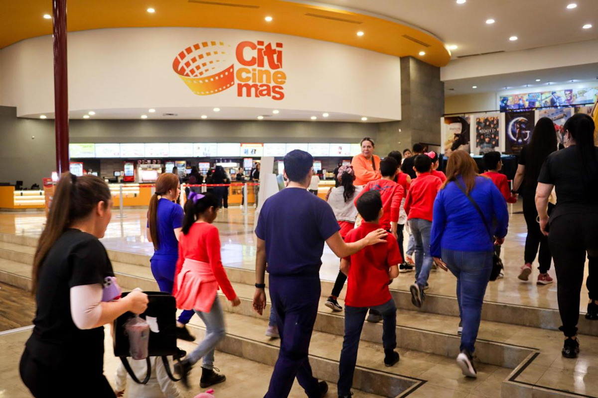 Cientos de familias disfrutan de la octava función de ‘autismo en el cine’