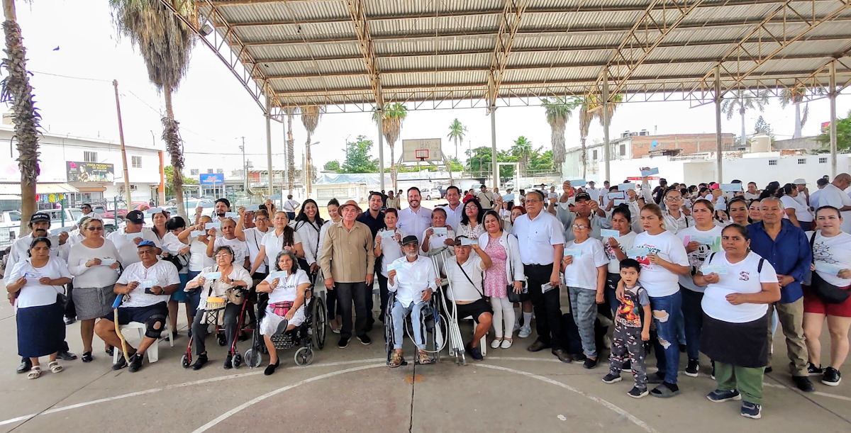 Ayuntamiento de Navolato y Gobierno del Estado fortalecen a comerciantes de Villa Juárez con apoyos directos