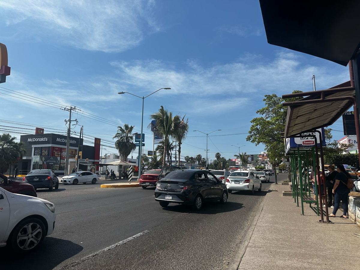 ‘Se hizo la luz’ restablecen suministro eléctrico en tres colonias de Mazatlán, este miércoles y termina el caos vial
