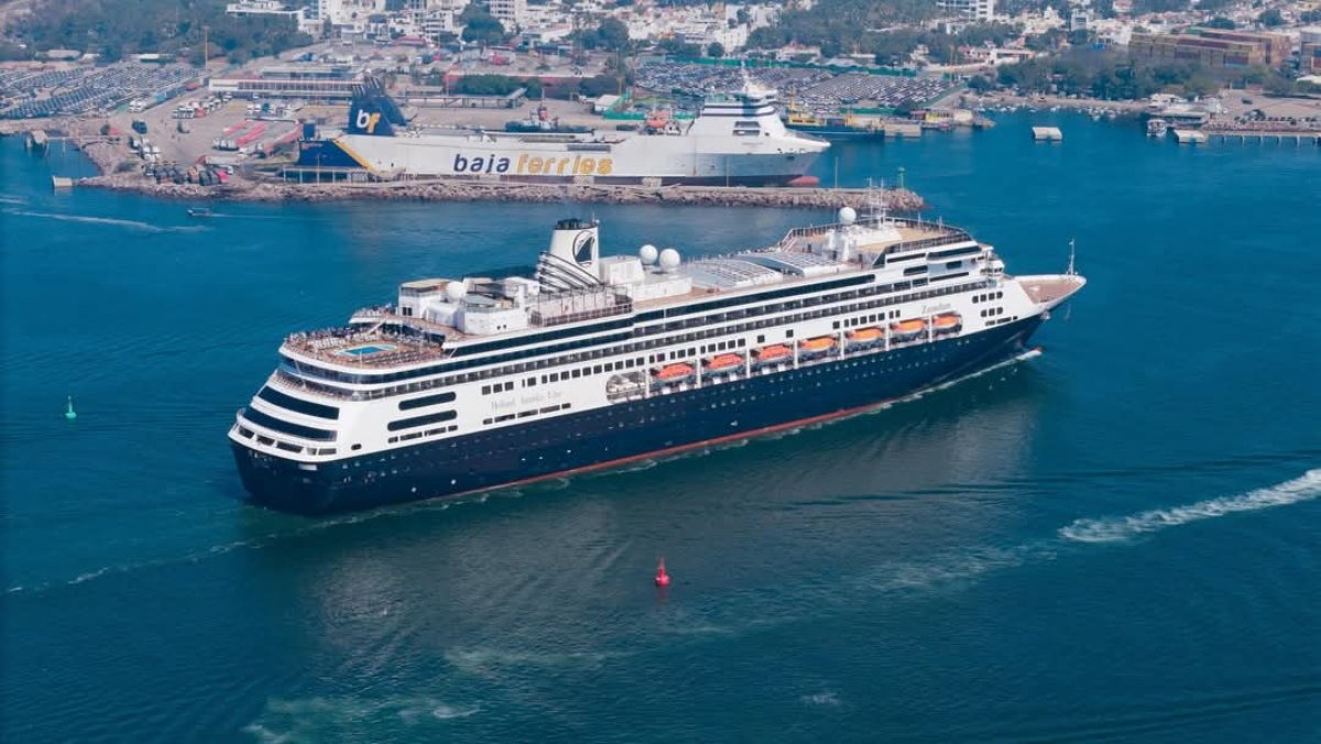 Más de 6 mil personas arriban a Mazatlán en un crucero doble: Zaandam y Carnival Panorama