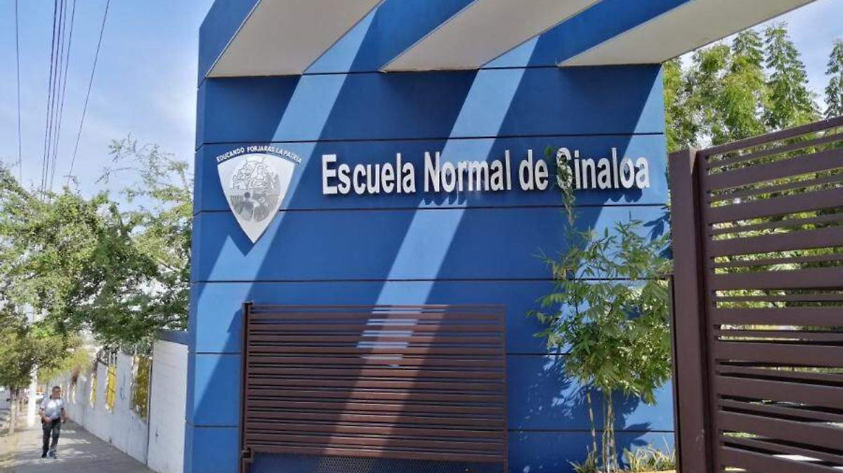 Rocha Moya propone declarar ‘Benemérita’ a la Escuela Normal de Sinaloa