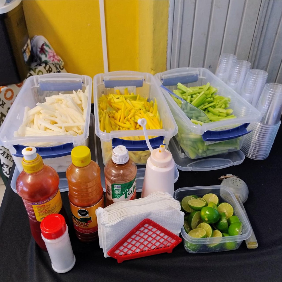 Frutas dominan festejos del Día de la Niñez en la escuela General Ignacio Altamirano, en Mazatlán