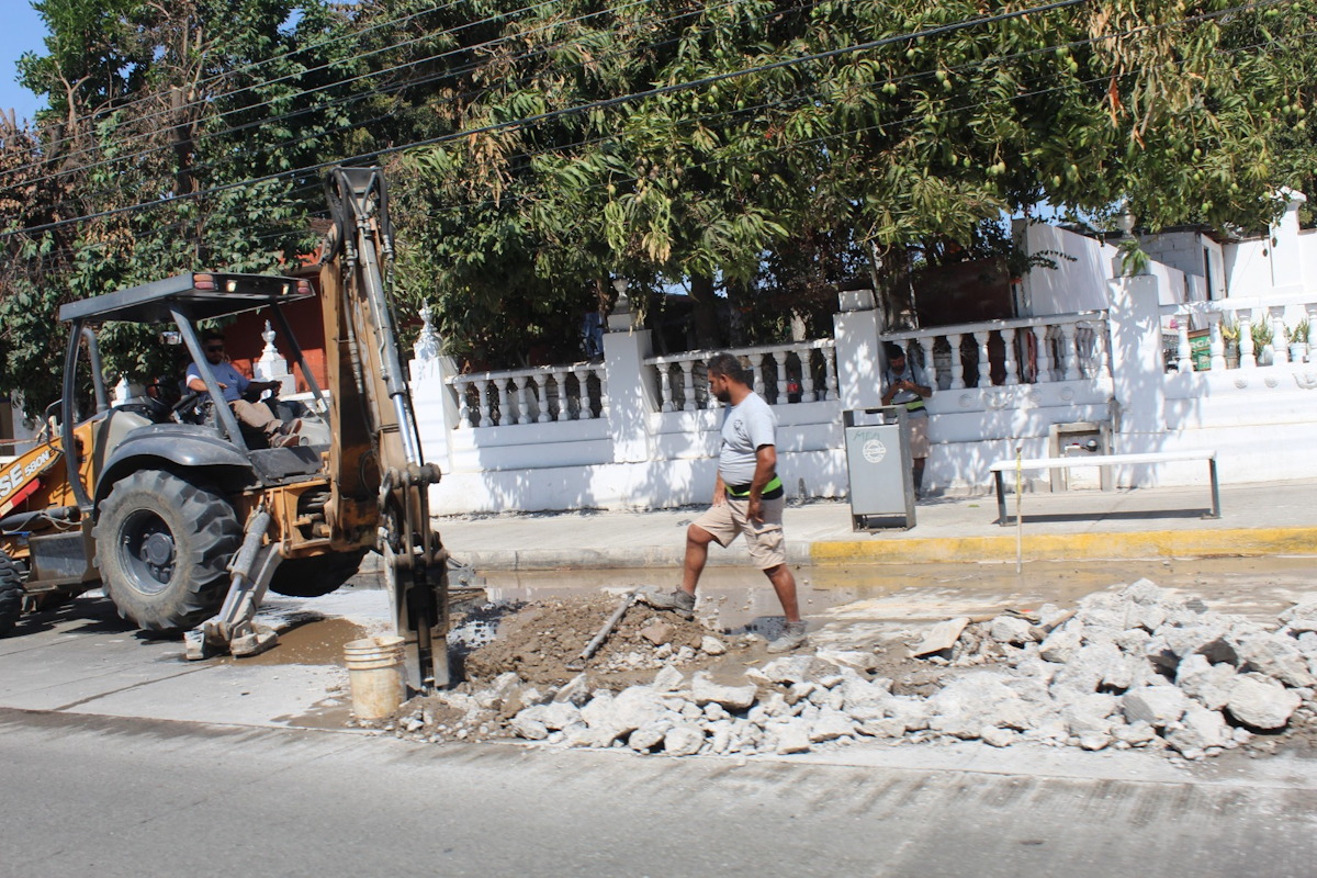 ¡Atención! Por reparación de fuga de agua, se reduce flujo vehicular en Avenida Gabriel Leyva