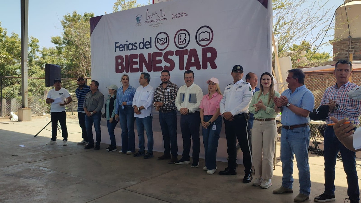 Reciben pobladores de El Jitzamuri Feria del Bienestar; pobladores aprovechan ofertas y beneficios