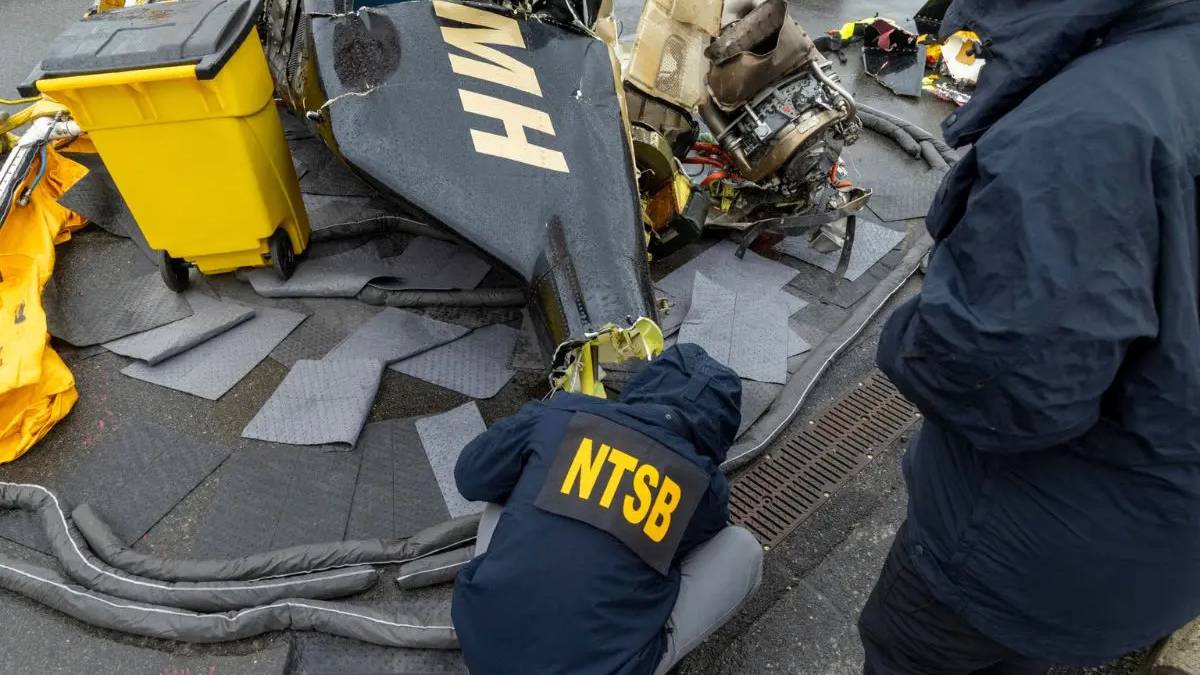 Recuperan rotor del helicóptero accidentado en el río Hudson