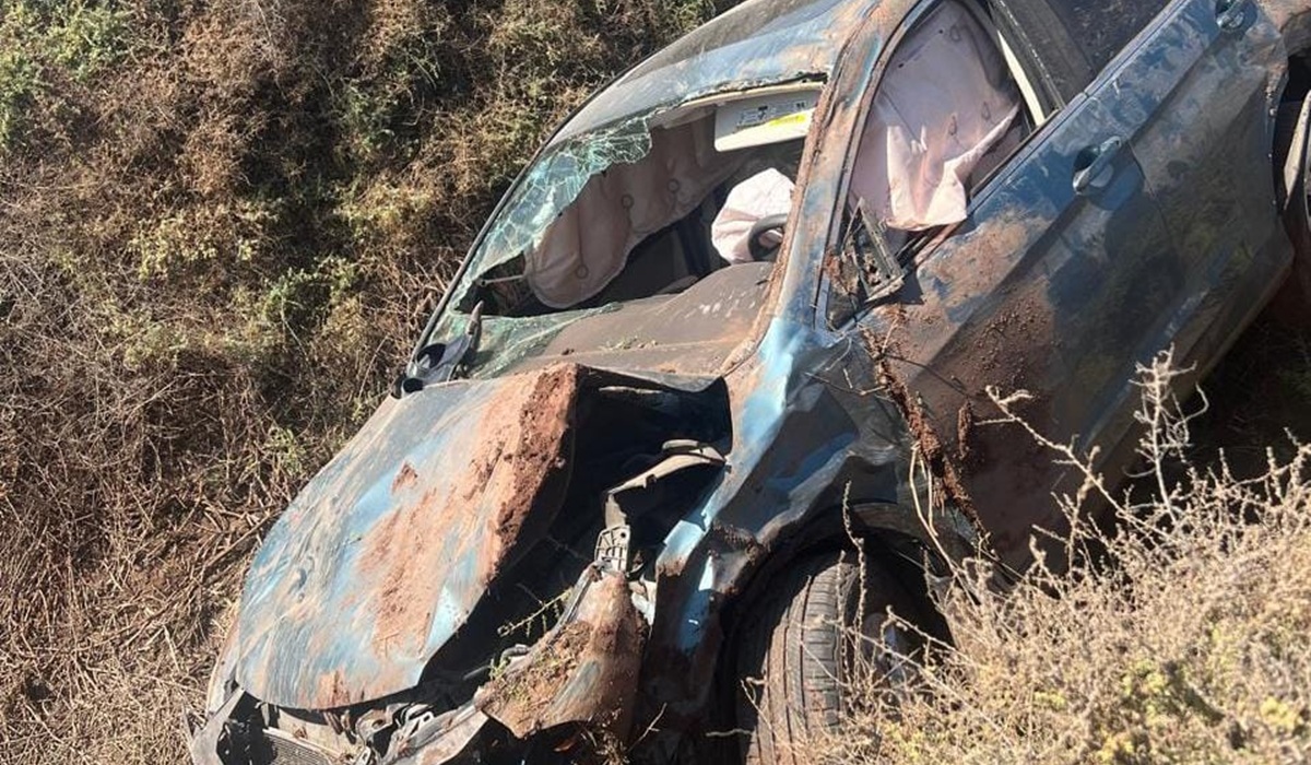 Abuela y nieto resultan lesionados tras volcar en la carretera Angostura-Playa Colorada
