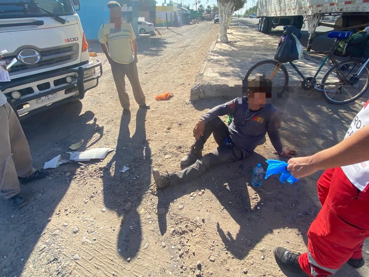 Jonathan Neftalí, fue embestido por un camión repartidor de hielo en El Burrión, Guasave