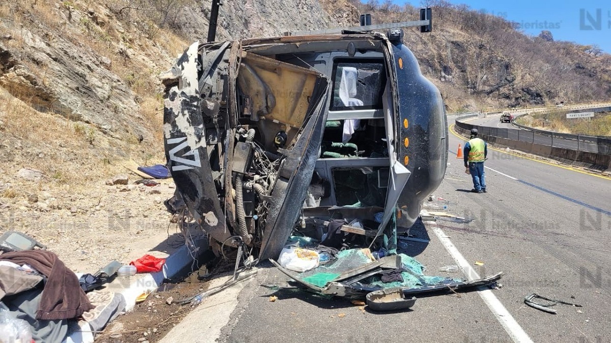 Tres músicos de Memo Garza heridos de gravedad tras accidente en la Mazatlán- Durango