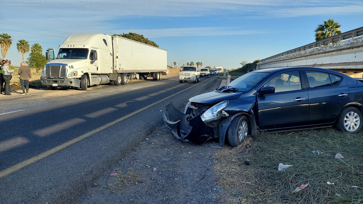Se registra aparatoso accidente en la México 15 y el ejido Flor Azul, en Ahome