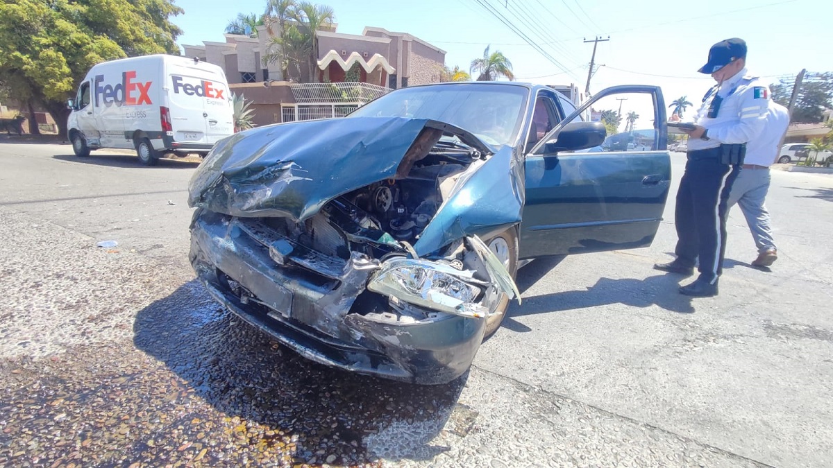 Tres lesionados deja accidente en el fraccionamiento El Parque en Los Mochis