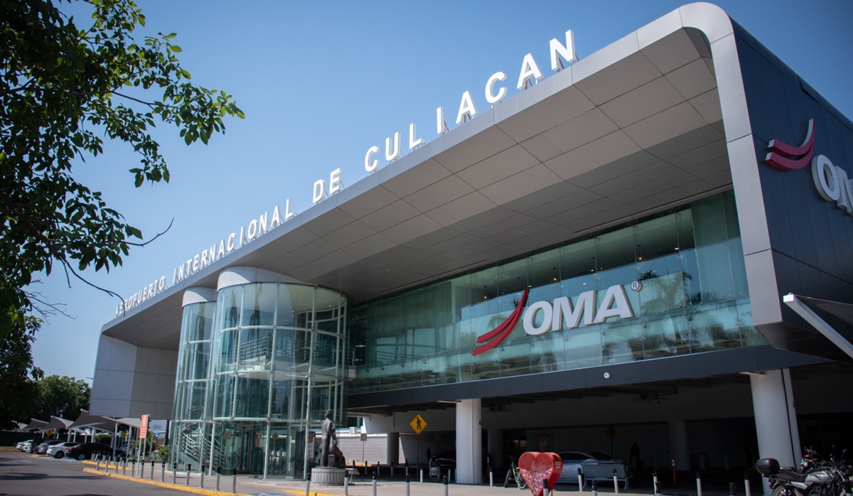 Aseguran 6 rifles en el área de paquetería de una empresa en el Aeropuerto de Culiacán, Sinaloa