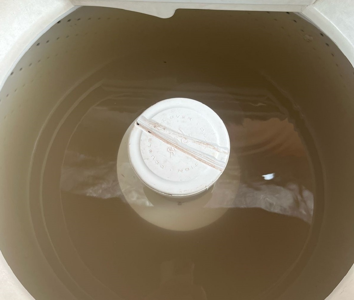 Brotan llagas en la piel de habitantes de El Colorado por el agua sucia que reciben en sus hogares