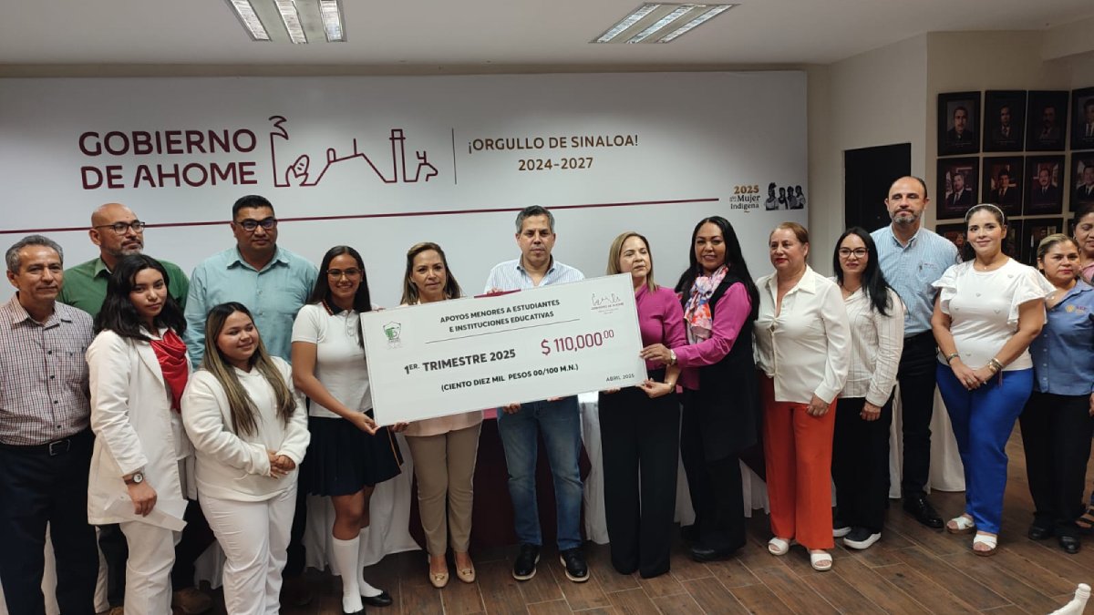 Ahome entrega 110 mil pesos en apoyos menores a estudiantes y escuelas necesitadas del municipio