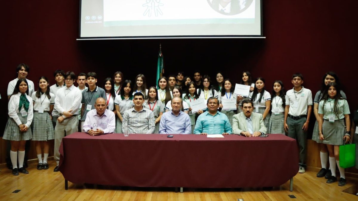 Alumnos de Cobaes destacan en concursos de ortografía, inglés y pensamiento social