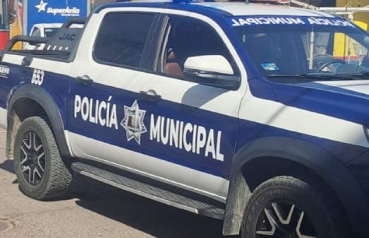 Con cuchillo en mano, motociclista asalta farmacia en pleno centro de Guasave