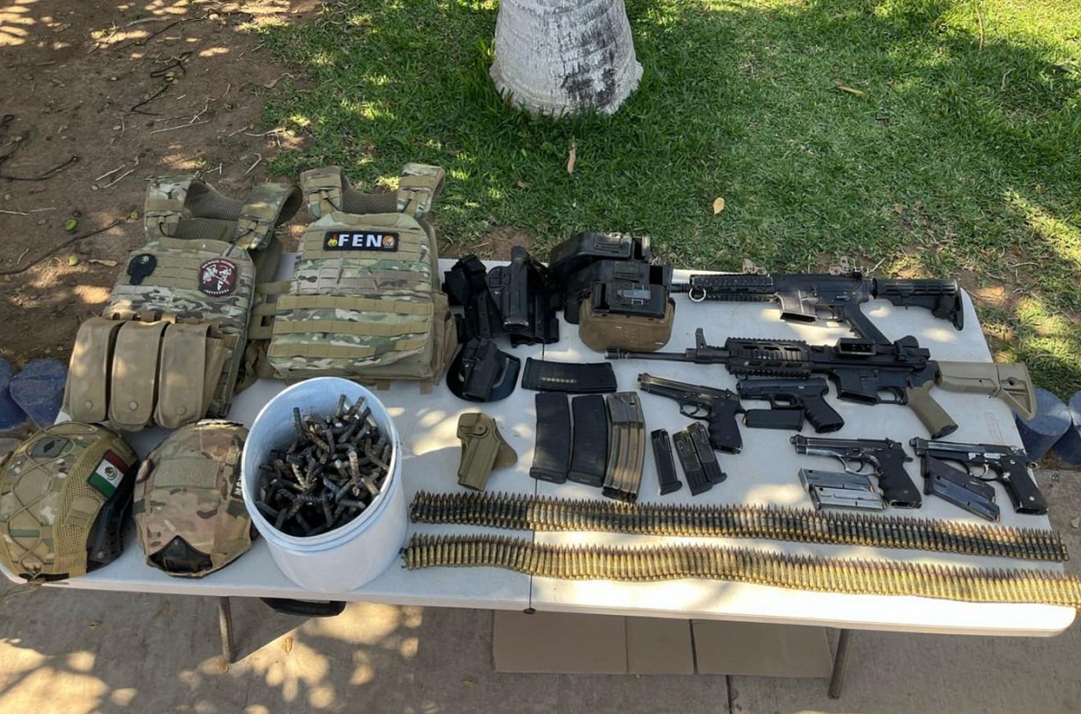 ¡Hasta una ametralladora! Detienen a 4 hombres con armas, municiones y un carro robado en Culiacán