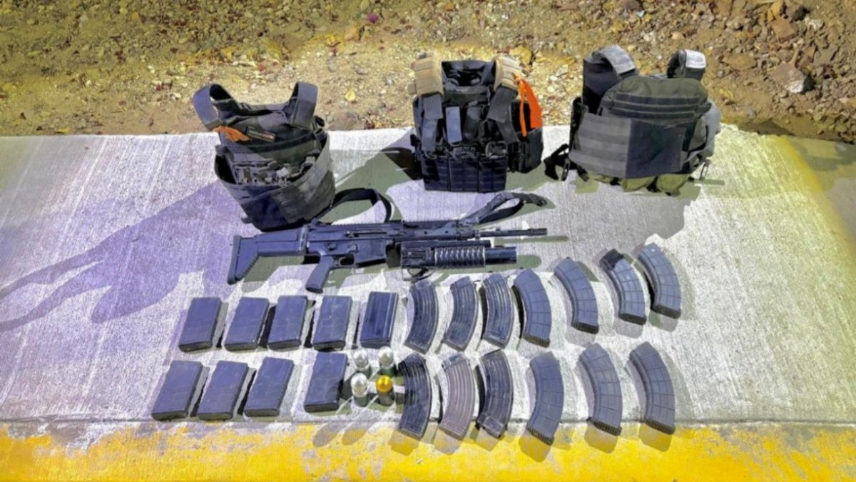 Aseguran fuerzas castrenses armamento y equipo táctico en Concordia, Sinaloa