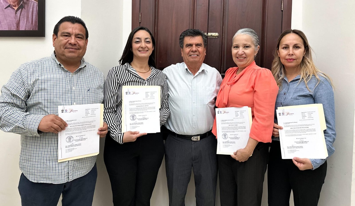 Realiza Enrique Parra primeros enroques en su gabinete en Mocorito