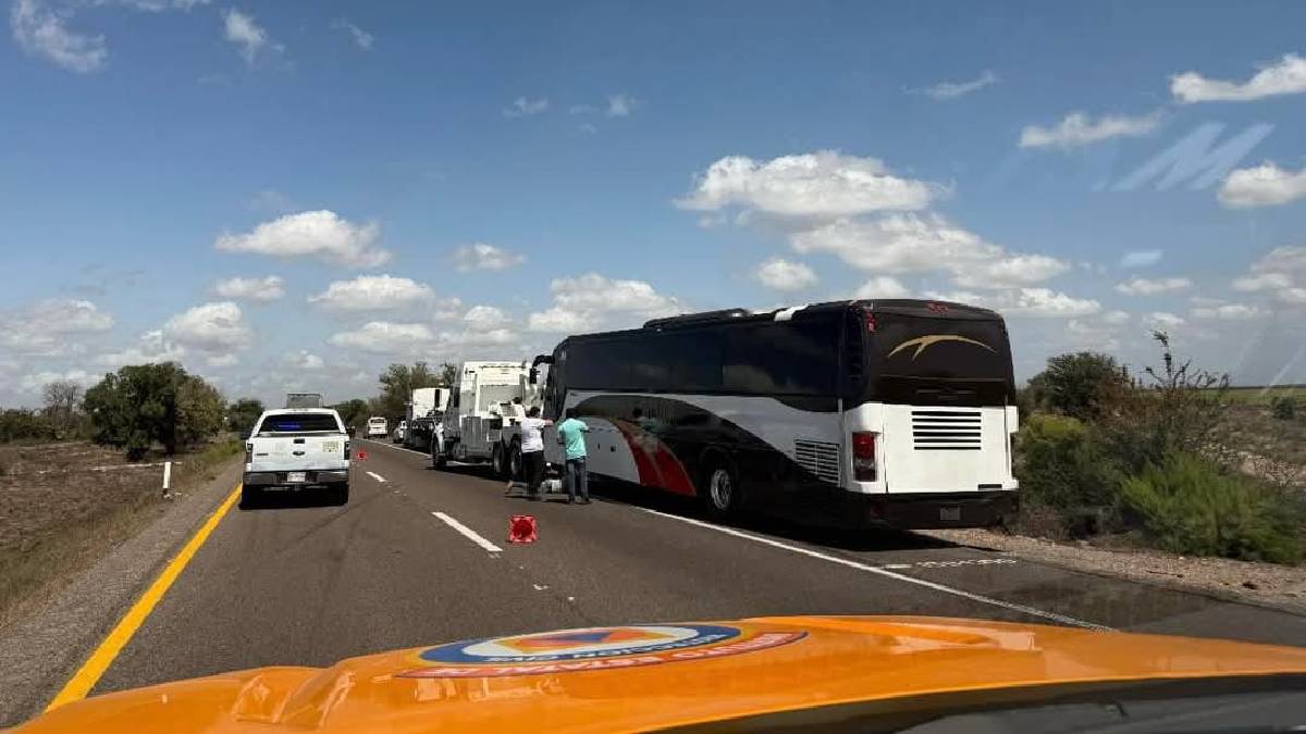 Hay 5 lesionados en choque de autobús de pasaje y tráiler en la maxipista Culiacán-Mazatlán: PC