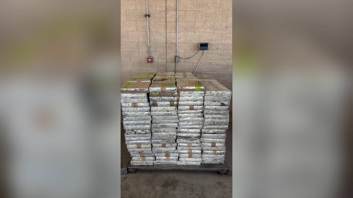Incautan más de 14 millones de dólares en metanfetamina oculta en pimientos y pepinos