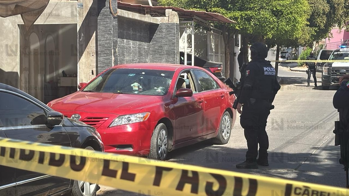 Atacan a balazos un vehículo y dañan una vivienda con impactos en la colonia 5 de Mayo en Culiacán