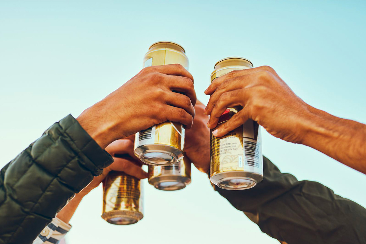 ¿A comprar de vidrio? Estados Unidos impone aranceles a la cerveza enlatada y latas de aluminio
