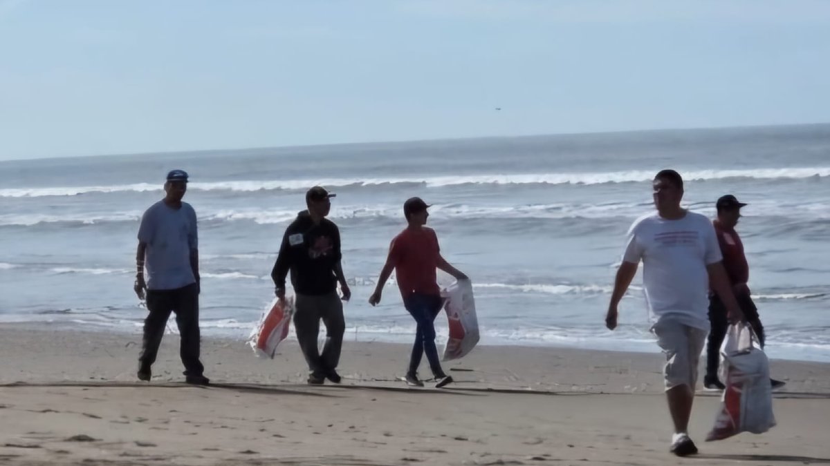 ¡Unidos por el entorno! Ciudadanos en rehabilitación de adicciones se suman a limpiar playa Las Glorias, en Guasave