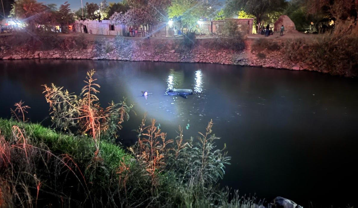 Conductor de un vehículo cae al canal Lateral 18, en los límites de Ahome y El Fuerte