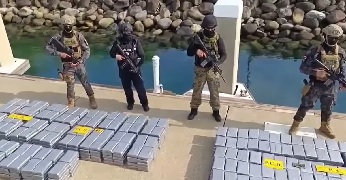 Arrestan a 3 mexicanos con más de 800 kilos de cocaína ocultos las paredes de un lujoso yate, en Costa Rica