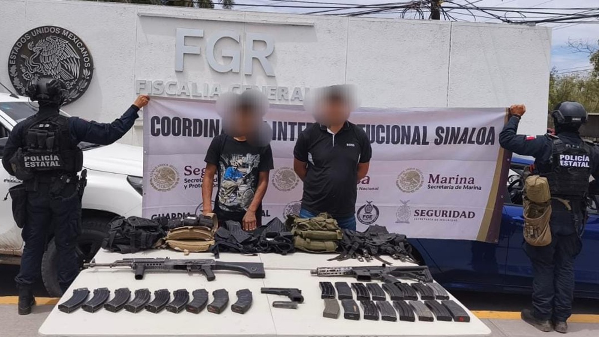 Detienen a dos hombres en San Pedro, Navolato; aseguran vehículos, armas y equipo táctico