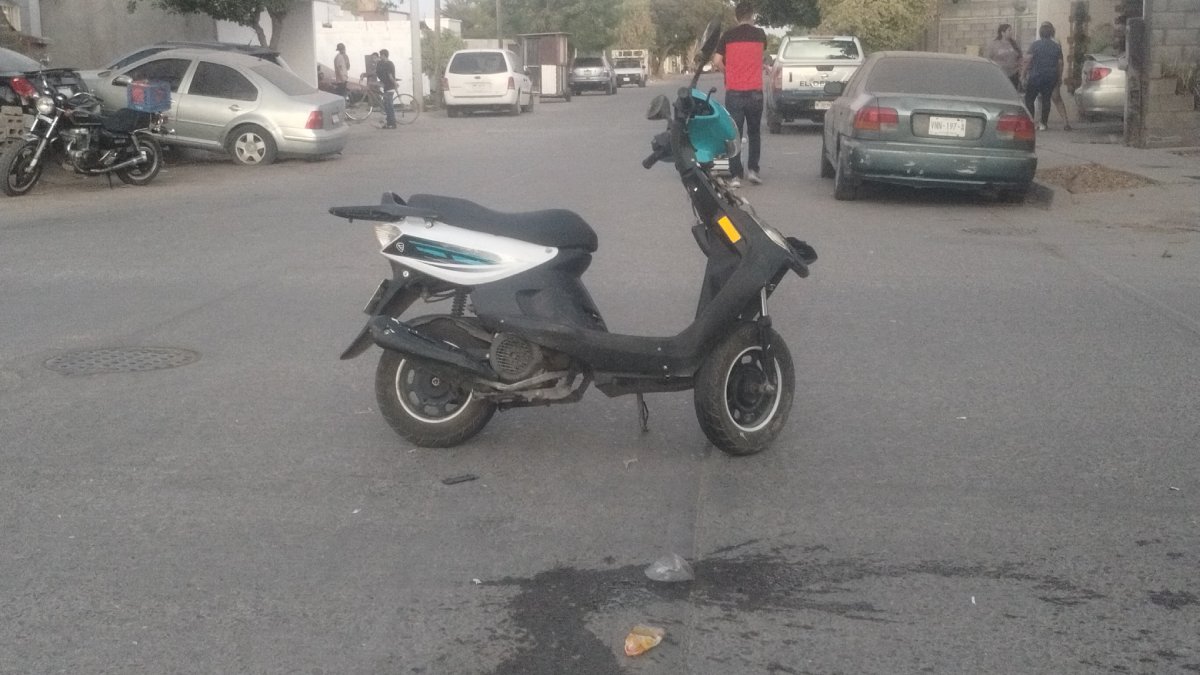 Dos mujeres que viajaban en una motoneta fueron arrolladas por un “pega y huye” en Los Mochis