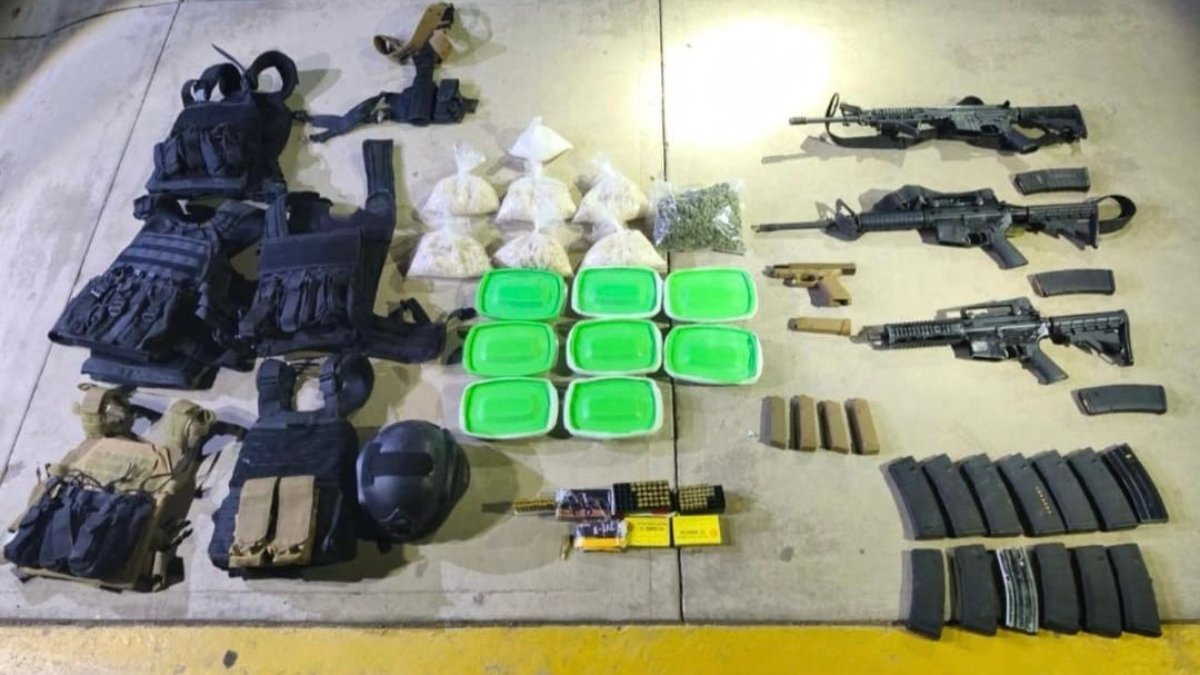 Ejército asegura armas, municiones, droga y equipo táctico en Quilá, Culiacán