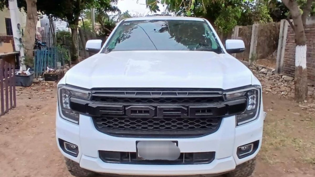 Ejército recupera camioneta con reporte de robo en El Diez; traía ponchallantas en su interior