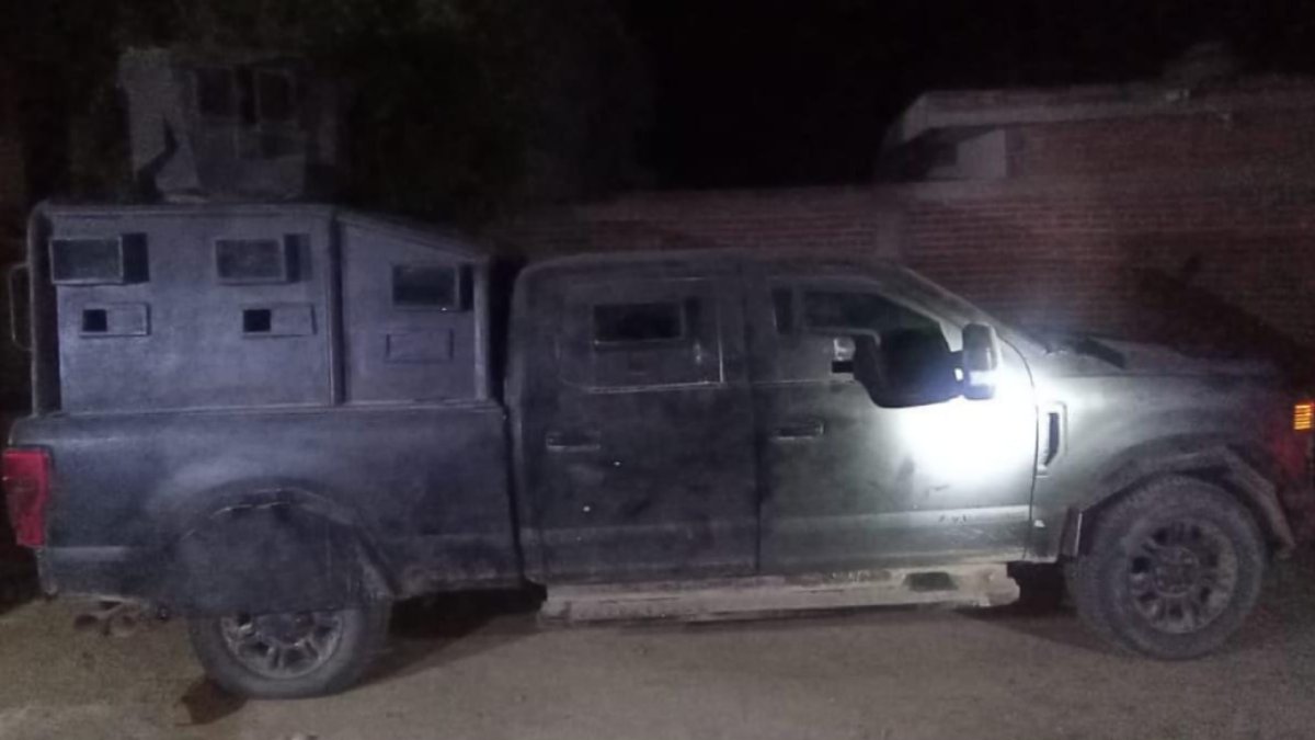 Asegura el Ejército una camioneta Ford Super Duty con blindaje artesanal en Concordia