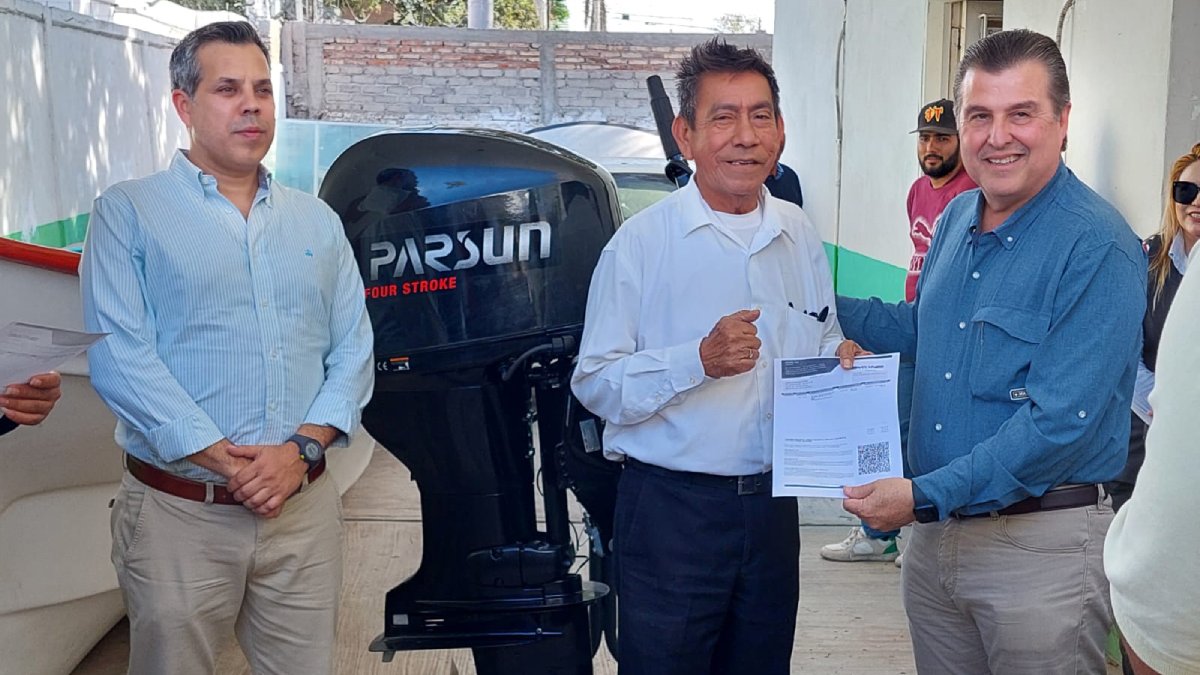 Entregan 8 motores marinos a pescadores con un presupuesto de 1.6 millones de pesos