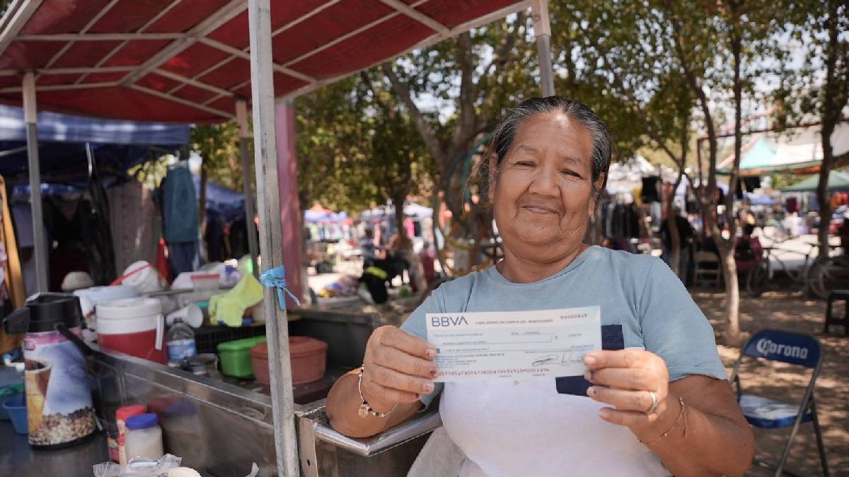 Llegan a comerciantes de tianguis y mercado de Villa Unión, apoyos directos del Gobierno de Sinaloa