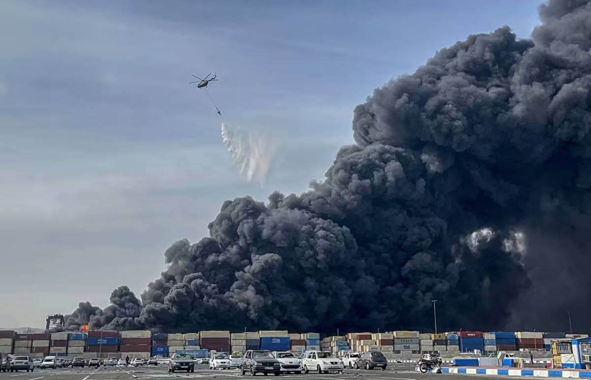 Tragedia en Irán: Explosión en puerto petrolero deja 5 muertos y 700 heridos