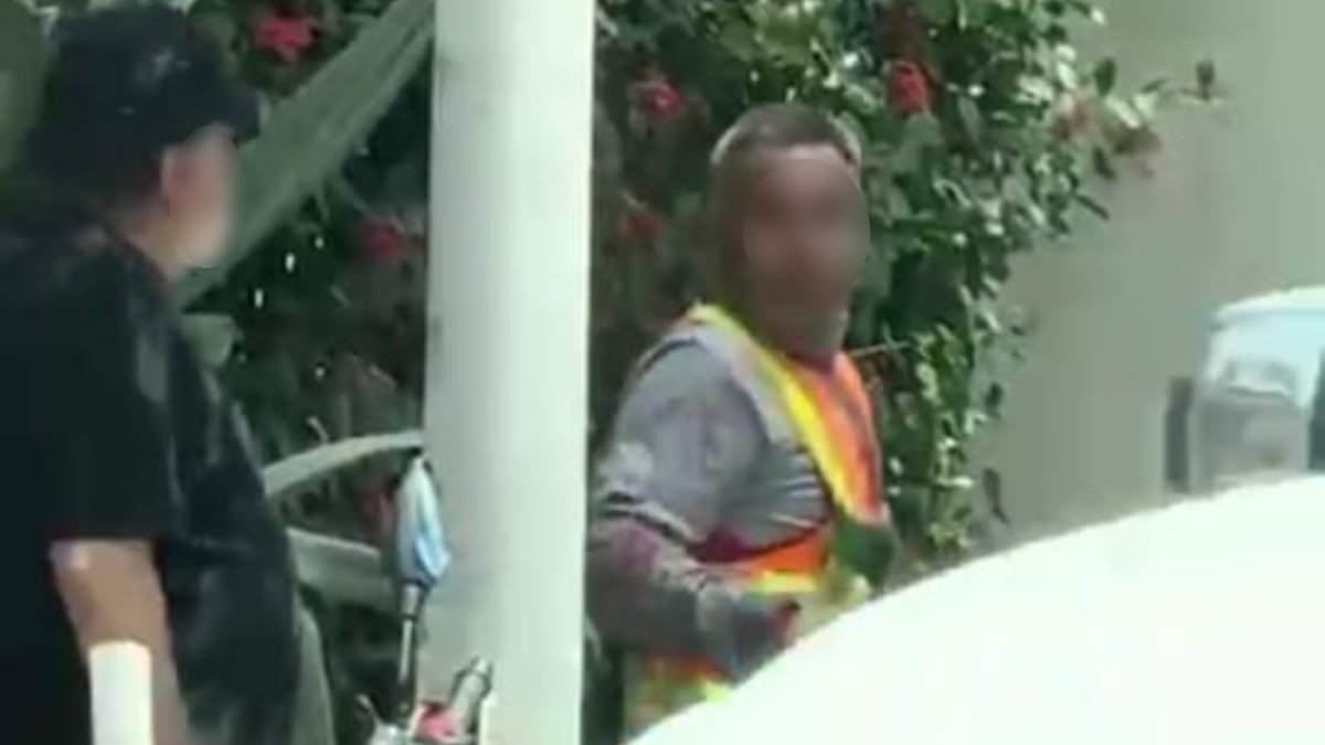 ¡Jalarán la banda! Negocios mazatlecos empatizan con albañiles ‘corridos’ por comer en la vía pública