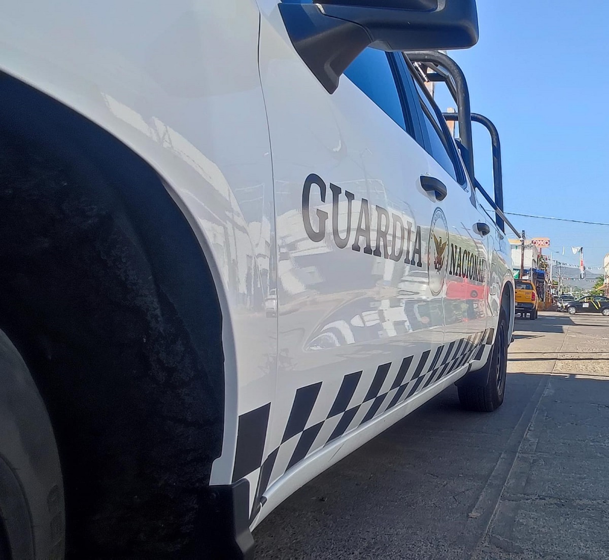 Elementos de la Guardia Nacional detienen a hombre armado en el Valle de El Carrizo, Ahome